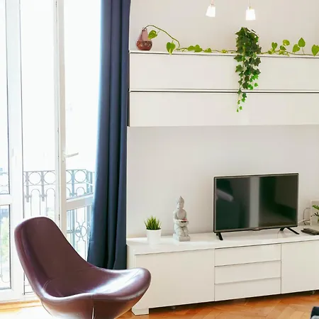 Plac Konstytucji 6 Grey - Bezplatny Garaz Podziemny - Free Parking - Dla 4 Osob Апартаменты Варшава