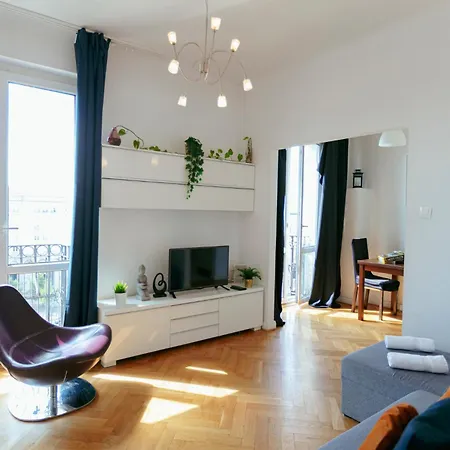 Apartment Plac Konstytucji 6 Grey: Spacious With Free Garage *