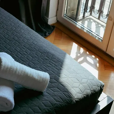 Plac Konstytucji 6 Grey: Spacious With Free Garage Apartment Warsaw