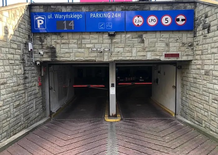 Plac Konstytucji 6 Grey - Bezplatny Garaz Podziemny - Free Parking - Dla 4 Osob Διαμέρισμα *