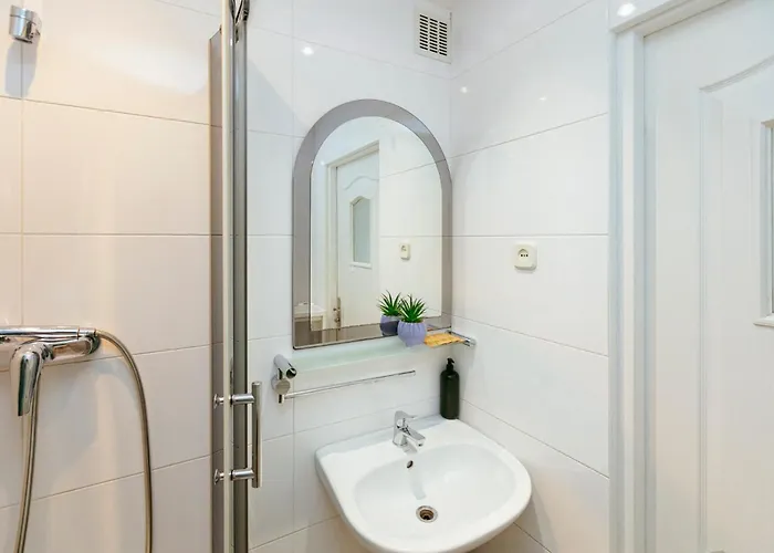 Plac Konstytucji 6 Grey - Bezplatny Garaz Podziemny - Free Parking - Dla 4 Osob Διαμέρισμα